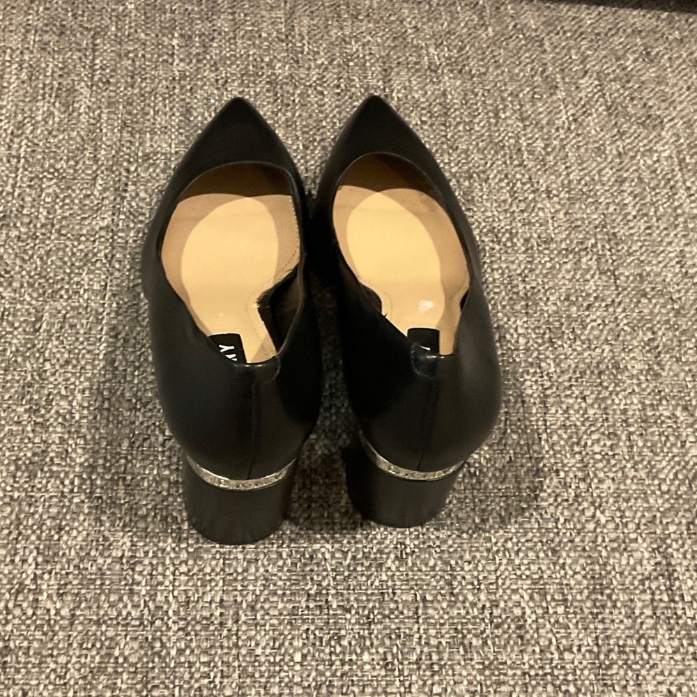 DKNY Women’s Black Leather Block Heels Size 7 Silver Logo on Heels - Picture 9 of 11